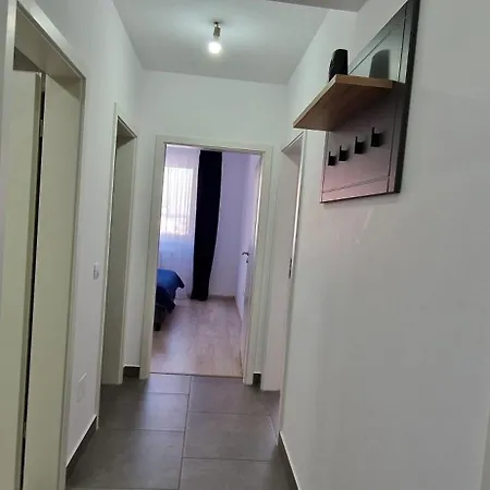 Apartment Coresi Grandis 16